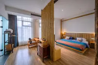 Jiazai Qingfeng Yayujian Hotel