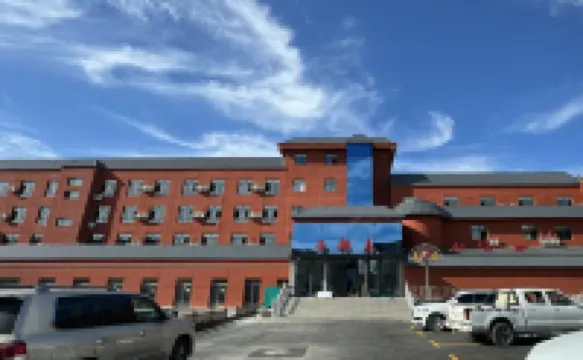 西部春賓館 鄰近庫魯克塔格山的酒店