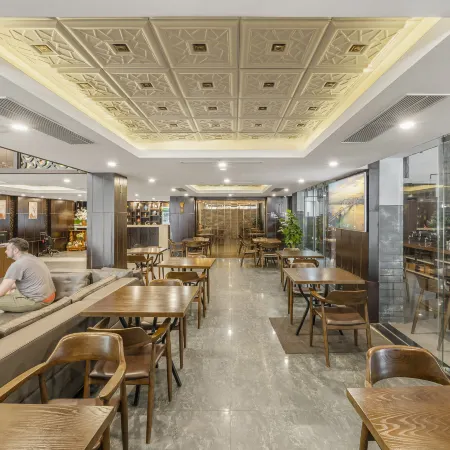 Palazzo Luxury Hotel & Bistro - Central My Khe Beach Walking Street
