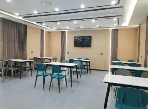 City Preferred Hotel (Wuhan Tianhe International Airport Songjiagang Subway Station)