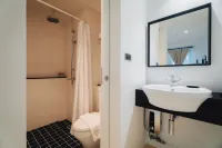Xinlor House Hotel dekat Phuket Technical College
