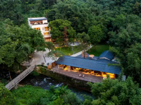 溪陽依山靜秘湯國風リゾート庭園(古龍峽)