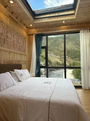 稲城民風獨家別院（香格里拉鎮） Langjiling Temple of Gongga周辺のホテル