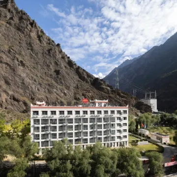 Jiaju Fengqing Hotel