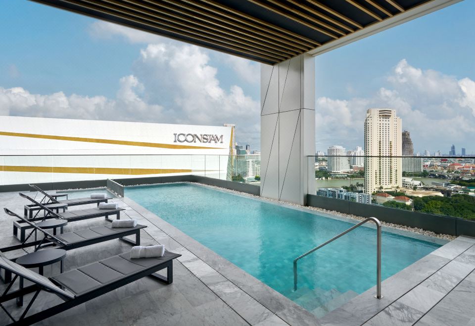 2. 힐튼 가든 인 ..