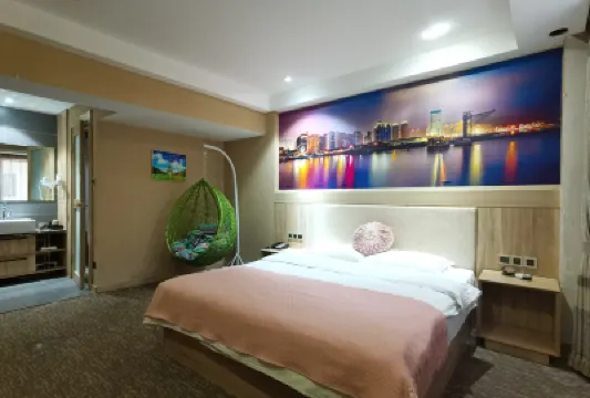 Riverside Hotel Hotel di Distrik Lvshunkou