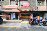 RedDoorz Plus @ Chinatown Binondo Hotels in Manila