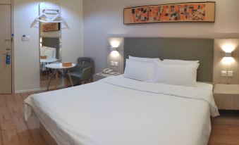 HanTing Hotel (Shenyang Liming Square Subway Station)