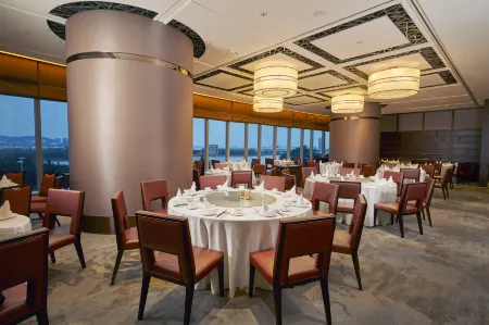 Crowne Plaza Macau Отели рядом с достопримечательностью «Библиотека Хо Дун»