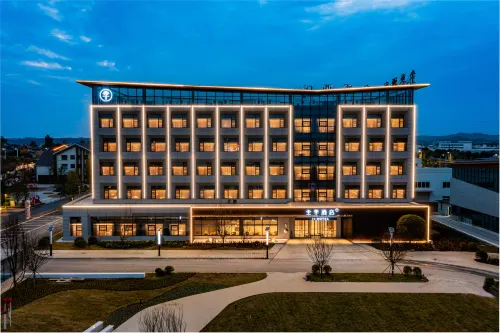 JI Hotel (Zitong, Mianyang) - parking