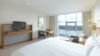 Canary Riverside Plaza Hotel - Pool