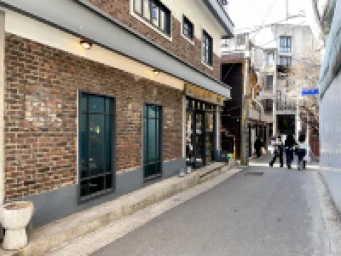 Hongik University Station 8 minutes/2 toilets/2F/Luggage storage available_Essay Yeonnam Bijou home