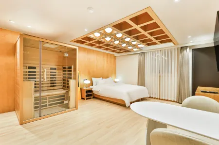 Gyeongiu Hotel  Coolstay Отели рядом с достопримечательностью «Gyeongju Najeong Well»