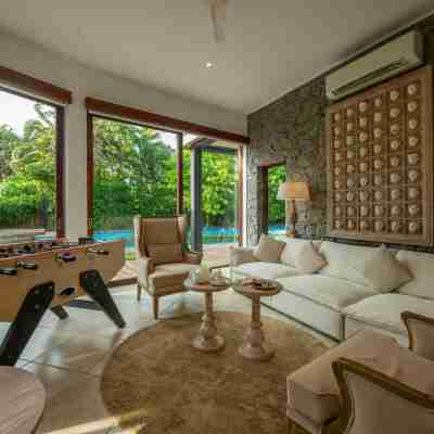 Villa Thuya - 3 Bedroom Oceanfront Villa with Pool Rooms