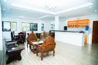 RedDoorz @ Guanzons Homestay Các khách sạn ở Del Carmen