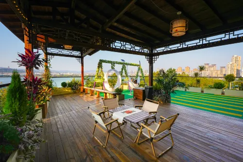Maitreya Lake Riverside Homestay (Huquan Water Town Tourist Resort Branch)
