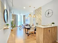 Cyberjaya 3BR 5pax with Balcony Swimming Pool View by Cloud Host - balcony