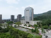 장다오 홀리데이 온천호텔（장진뤄황산업단지） 충칭/충칭 청년직업기술대학파난캠퍼스 주변 호텔