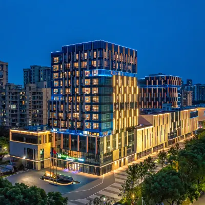 Holiday Inn Express Kunshan Yushan by IHG 都市生態森林公園（アーバンエコフォレストパーク）周辺のホテル
