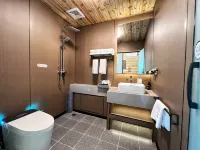 Tekes Swan Inn (Bagua City Center Taiji Altar)