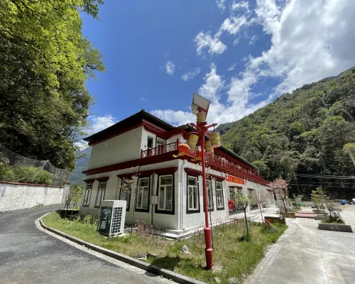 Shambhala Forest (Basha Scenic Area Branch) Hotels in Yadong