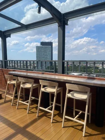 Atooi Hotel Alam Sutera Отели в г. Тангеранг-Селатан