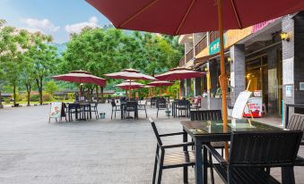 Libo Daqikong Bamboo Garden Boutique Hotel (East Gate Ticket Hall Store of Xiaoqikong Scenic Area)