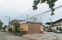 RedDoorz Premium @ Casa LenidaRose