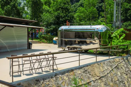 Baian Xide Hotel Отели рядом с достопримечательностью «Bishui Yun Mendun»