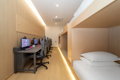 Bread Capsule E-Sports Hotel (Guilin Jiatiansha Square Keworld)