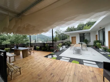 Jinghe Xiaoyuan Homestay Отели рядом с достопримечательностью «Bailu Monastery»