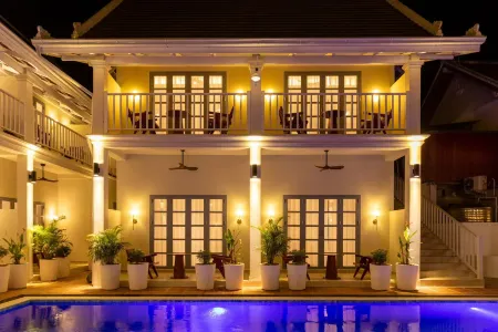 Viriya Hotel Отели рядом с достопримечательностью «Wat Xieng Muan»