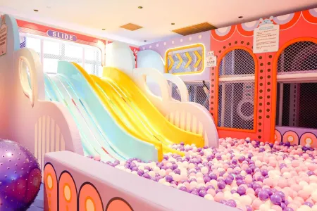 Howard Johnson Tropical Garden Plaza Kunming Отели рядом с достопримечательностью «Luolong Park»