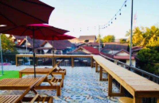 Chanthavong Hostel Hoteles cerca de Phousi Market