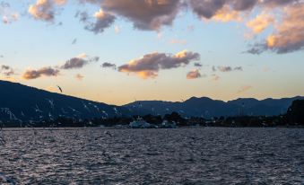 Lake Villa Yunhupan Chinese Inn (Kunming Dianchi Haigeng Dam)