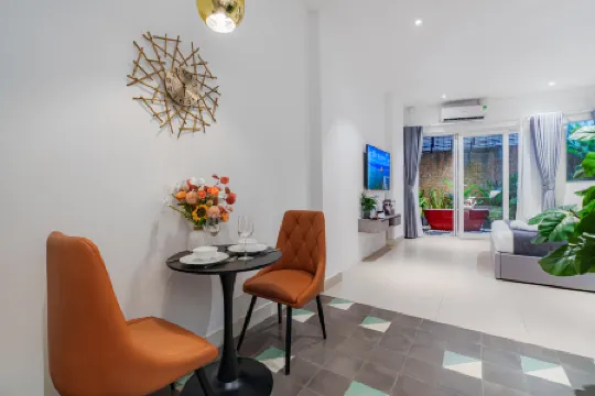 Cubicity Metro House