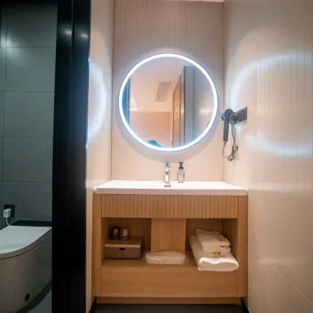 Qianyue Elegant Residence | AWAKENING · ETHEREA Zero Pressure Design Hotel (Baofeng Railway Station) Hotels in Baofeng