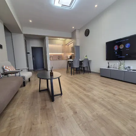 Spacious Central 2BR | 10 Guests | Near essentials