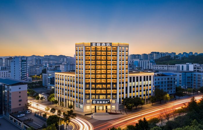 Starway Hotel (Nanchong Yilong Railway Station)