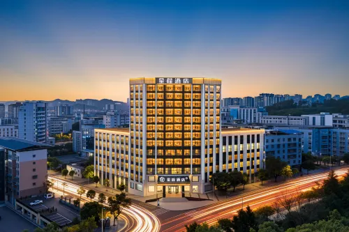 Starway Hotel (Nanchong Yilong Railway Station)