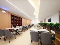 Xinyibai Hotel (Dandong Railwany Station&Yalu River Broken Bridge) Hotéis em Dandong