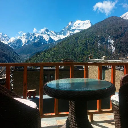Yading Zhaxi Kongshu Tibetan Culture Theme Hotel