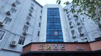 Yunhong Hotel (Guangzhou Railway Station Xicun Subway Station)
