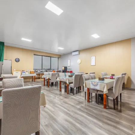 Lushan Diamond Boutique Hotel (Minle Sports Park Branch)