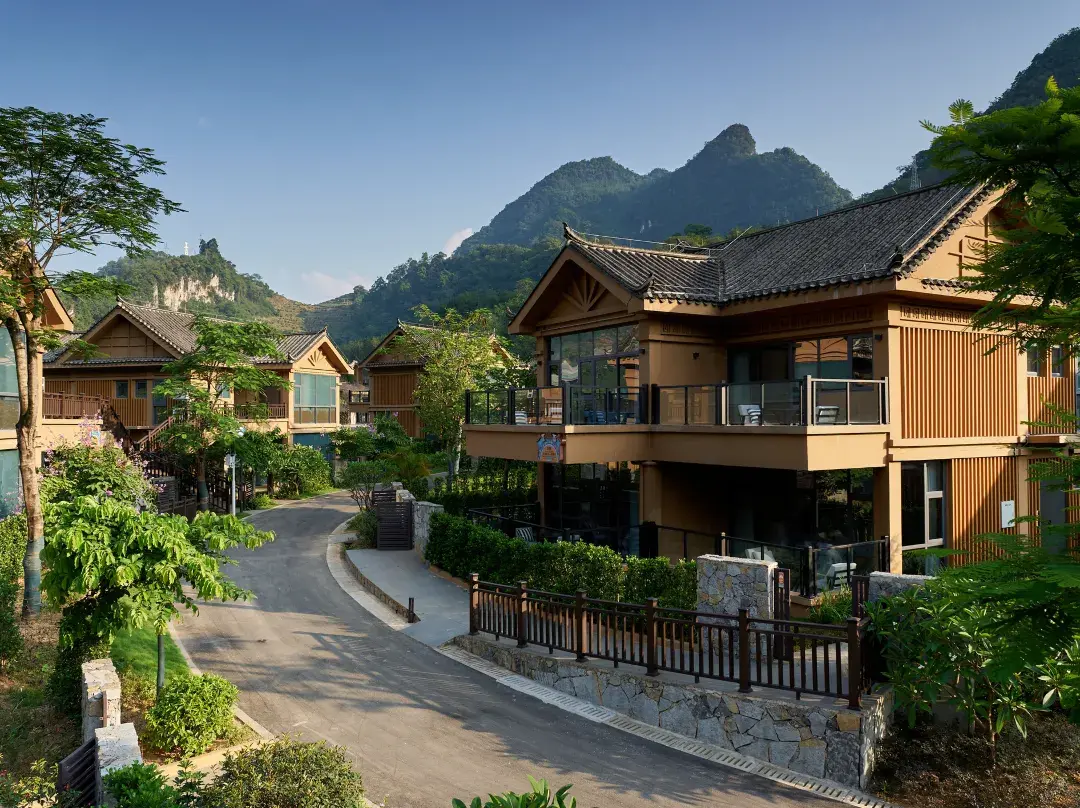 Huajian Quangu Resort Hotel - Hà Giang