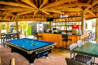 Golden Sands Destination Resorts - bar