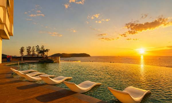 Assana Seaview Suites | 1 min Doorstep to Beachfront (Pantai Cenang & Pantai Tengah), Langkawi