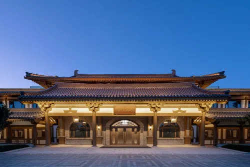 Luoyang Wanda Jinhua Hotel · Longmen Chinese Inn - 4 estrellas