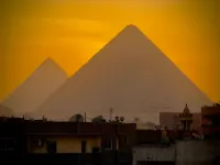 Zahira Pyramids - غرفة مطلة على الجبل