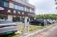 qinzhouYichen Hotel - parking